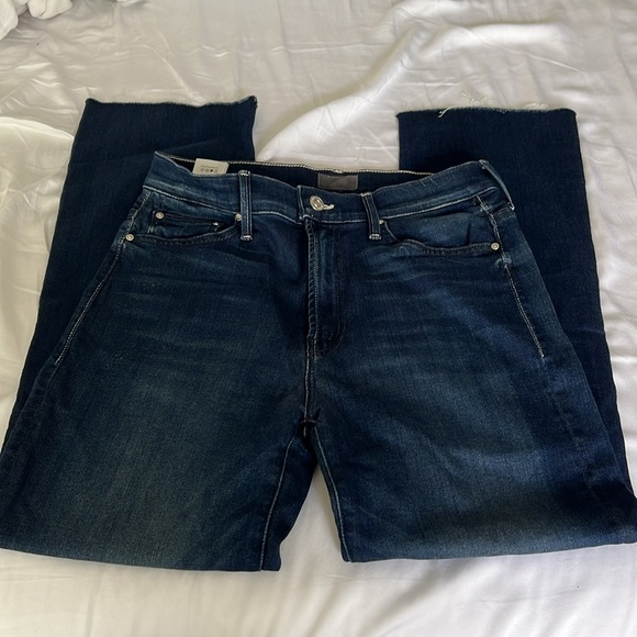 The Insider High Rise Crop Step Fray Bootcut Jeans in Tongue and Chic 29 - Picture 5 of 12